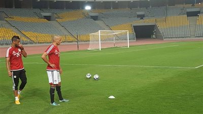 العميد يطمئن على حمادة طلبة 