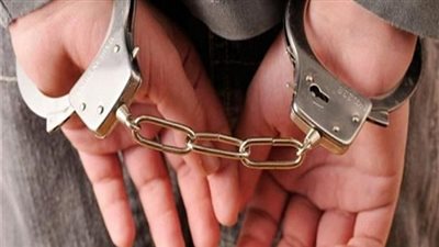 مصرع شخص وإصابة ساقطة قفزا من الشباك أثناء مداهمة وكر للدعارة