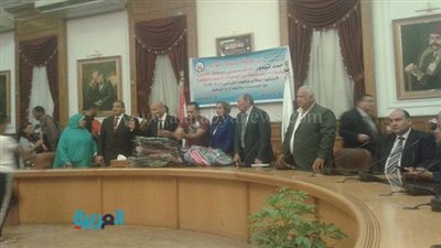 بالصور.. بدء فعاليات توزيع 100 ألف حقيبة مدرسية بالقاهرة 