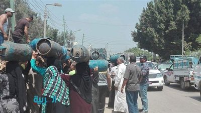بالصور.. تفاصيل إنهاء أزمة أسطوانات الغاز بأوسيم