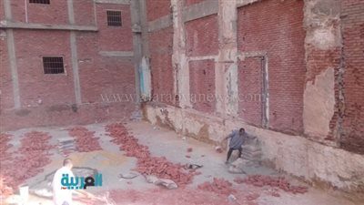 بالصور.. حملة لإيقاف العمل بالأبنية المخالفة في عين شمس 