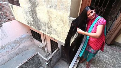 بالصور.. شاهد غرائب النساء في الشعر والأظافر وتحديد الوجه