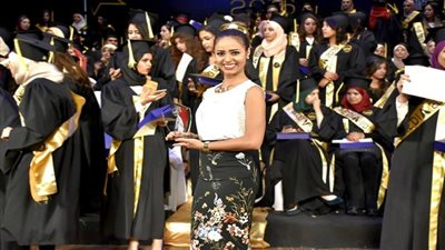 بالصور.. تكريم رنا سماحة في حفل خريجي 
