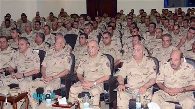 بالفيديو والصور.. رئيس الأركان يشهد المشروع التكتيكي باستخدام مقلدات 