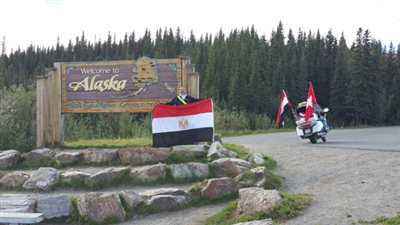 بالصور.. وصول المغامر المصري شريف لطفي إلى 