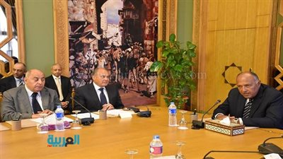 بالصور.. وزير الخارجية يجتمع مع السفراء المنقولين إلى الخارج