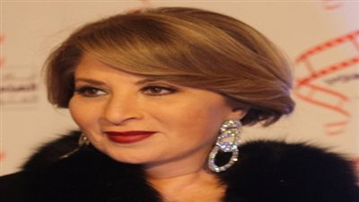 شاهد.. صور نادرة تجمع بوسي بنور الشريف ومريم فخر الدين