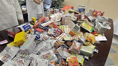 ضبط أدوية مجهولة المصدر داخل مخزن في الرمل 