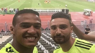 لاعبو المصري يساندون منتخب مصر أمام غينيا