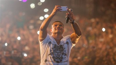 عمرو دياب يحيي حفلًا غنائيًا ثاني أيام العيد بـ