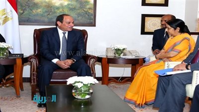 السيسي يستقبل وزيرة خارجية الهند بمقر إقامته في نيودلهي 