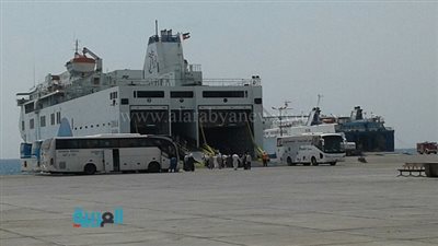 بالصور.. ميناء نويبع يودع آخر أفواج حجاج البر