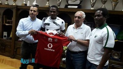  أجاي يظهر بقميص الأهلي