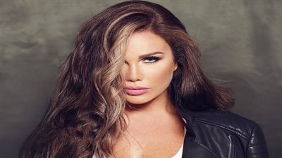 جدل حول إطلالة 