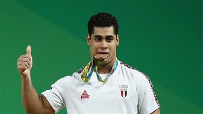 محمد إيهاب يحصل على العضوية الشرفية بنادي الزمالك