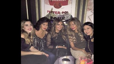 شاهد.. غادة عبدالرازق تحتفل بميلاد 