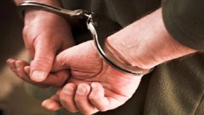 ممثلون بالمنصورة يصورون أنفسهم يأكلون من القمامة لإثارة البلبلة