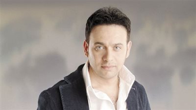 مصطفى قمر يتفاجأ بنجله 