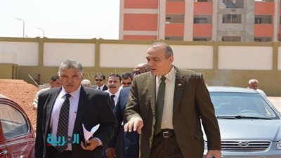 بالصور.. وكيل وزارة تعليم القاهرة يتفقد مدارس حي الاسمرات