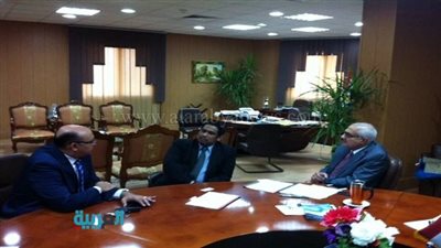 نائب رئيس جامعة المنصورة يبحث أوضاع الطلاب الماليزيين