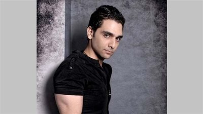 رئيس شركة فنية: المطرب أكمل رسلان مطلوب القبض عليه 