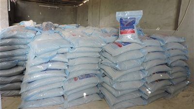 ضبط 32 طن أسمدة مجهولة المصدر داخل مصنع ببني سويف 