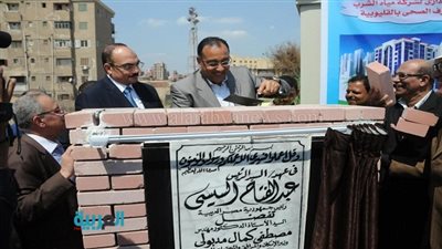 وزير الإسكان يضع حجر أساس المبنى الإداري لشركة المياه بقها