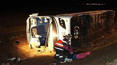 إصابة 17 شخصًا في حادث تصادم بطريق 