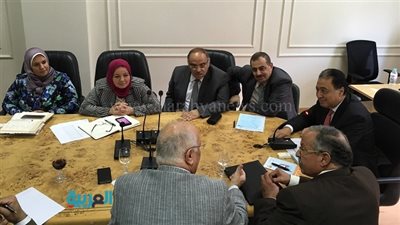 بالصور.. وزير الصحة يتابع أرصدة المحاليل الطبية بالمستشفيات