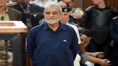 بديع يشير للكاميرات بعلامة رابعة في 