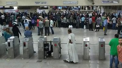 شاهد.. عطل فني يوقف حركة قطارات الخط الأول لمترو الأنفاق 