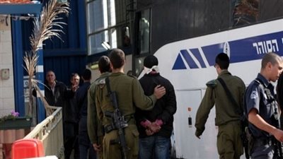 الاحتلال يعتقل 15 مواطنًا بالضفة
