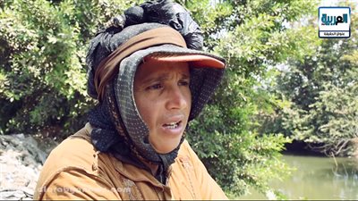 خاص بالفيديو.. صائدات السمك باليد: أكل العيش مر والرزق على الله