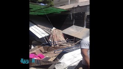 بالصور.. إزالة 20 باكيه مخالفة بسور جامعة عين شمس 