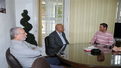 عماد وحيد يستقبل رئيس نادي فاردر المقدوني خلال زيارته للأهلي