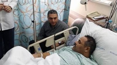 سفير مصر بقطر يزور 12 مريضًا ويهنئهم بعيد الأضحى 