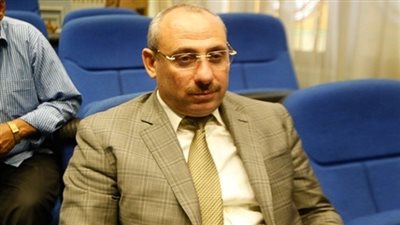 برلماني يطالب 