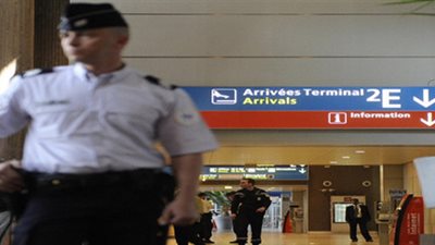 الأمن الفرنسي يستجوب طفلاً في العاشرة من عمره