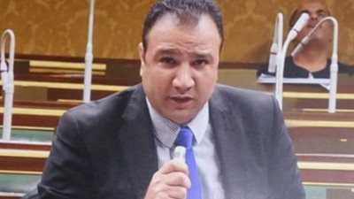 النائب علاء ناجي يؤدي صلاة العيد في مسقط رأسه