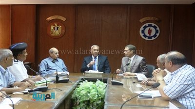 بالصور.. محافظ السويس يبحث استعدادات استقبال عيد الأضحى