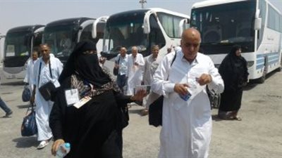 رئيس بعثة الحج يتابع عمليات تصعيد حجاج مصر وتوافدهم على مخيمات عرفات