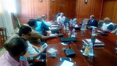 بالصور.. محافظ بور سعيد يناقش استعدادات العام الدراسي الجديد 