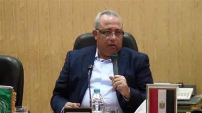 محافظ الشرقية يطالب بمراجعة المدارس التي تحتاج لأعمال كهربائية