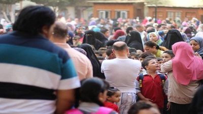 أولياء أمور المدارس التجريبية يتظاهرون بالجيزة إعتراضًا على التنسيق