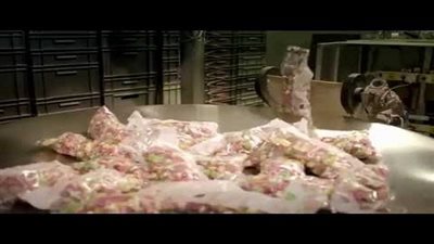 بالفيديو.. حقيقة صادمة عن حلوى الجيلاتين 