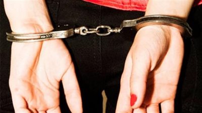 ضبط راقصة تدير شقة دعارة بالمنصورة.. وطالب حقوق 