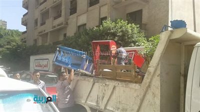 بالصور..حي العجوزة يشن حملة لرفع اشغالات الباعة الجائلين