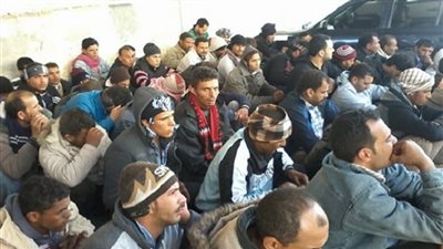 القوات البحرية وحرس الحدود يضبطان 68 متسللاً قبالة سواحل مطروح