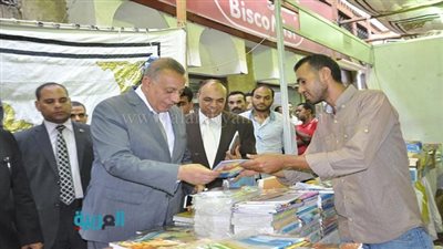 بالصور.. محافظ الجيزة يفتتح معرض لمستلزمات المدارس بالغرفة التجارية