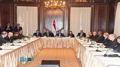 بالصور.. السيسي يلتقي بمسئولين أمريكيين سابقين بمقر إقامته فى نيويورك
